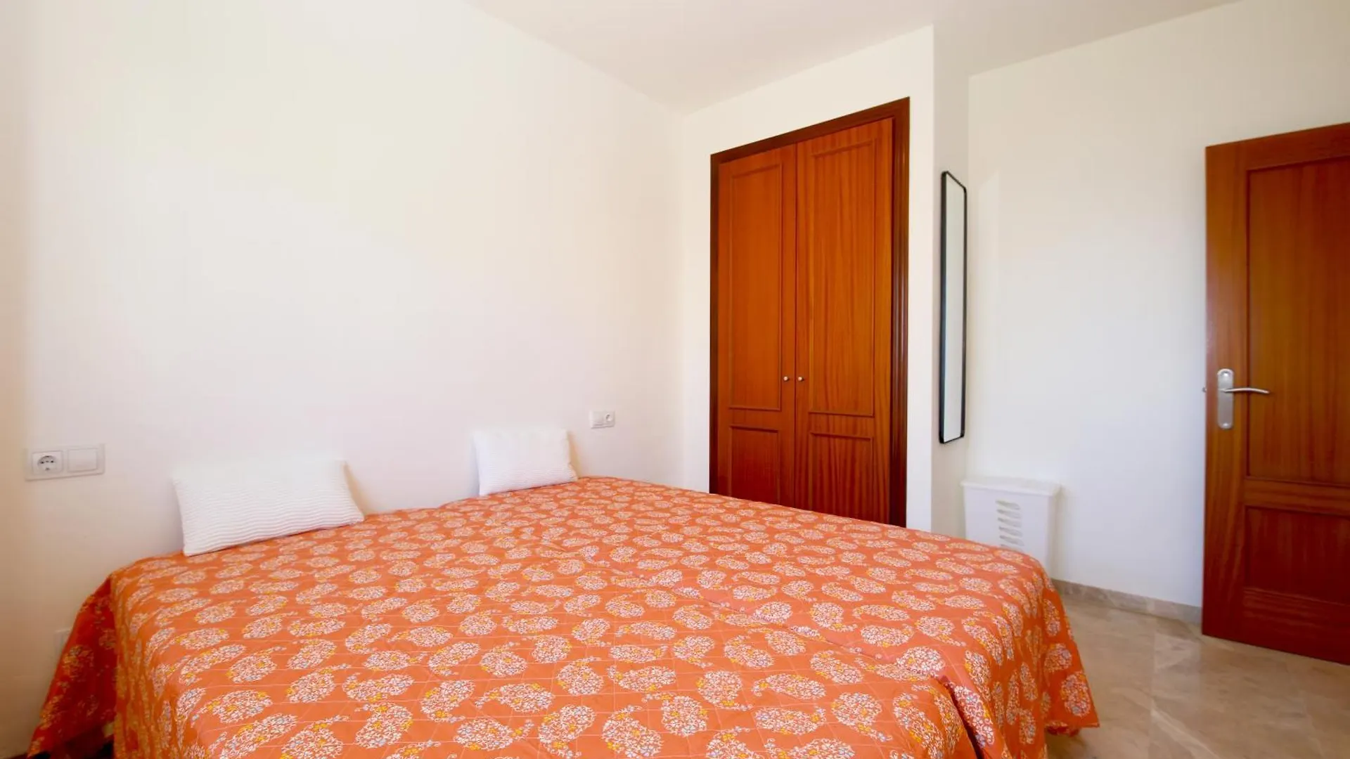 Estepona Port Apartment Sunny 0*,  Spain