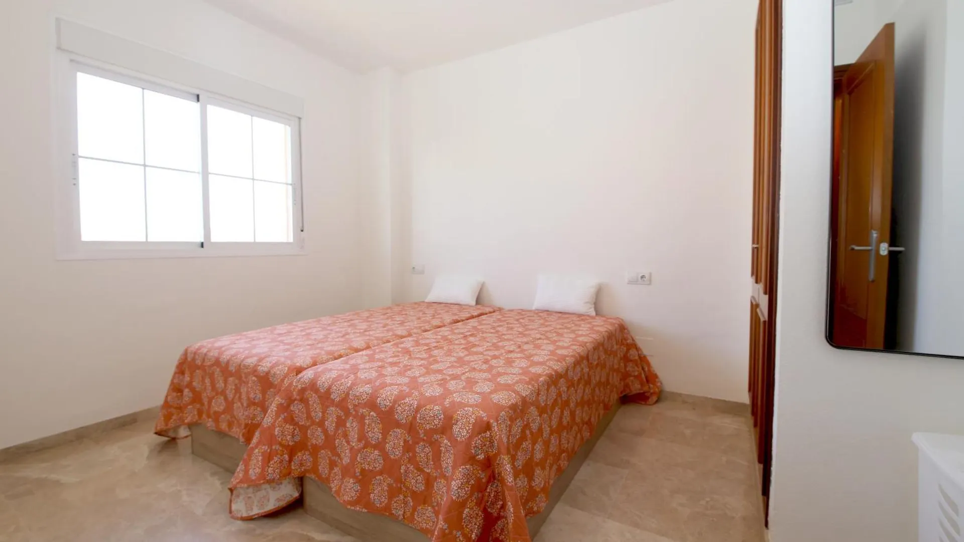 Estepona Port Apartment Sunny 0*,