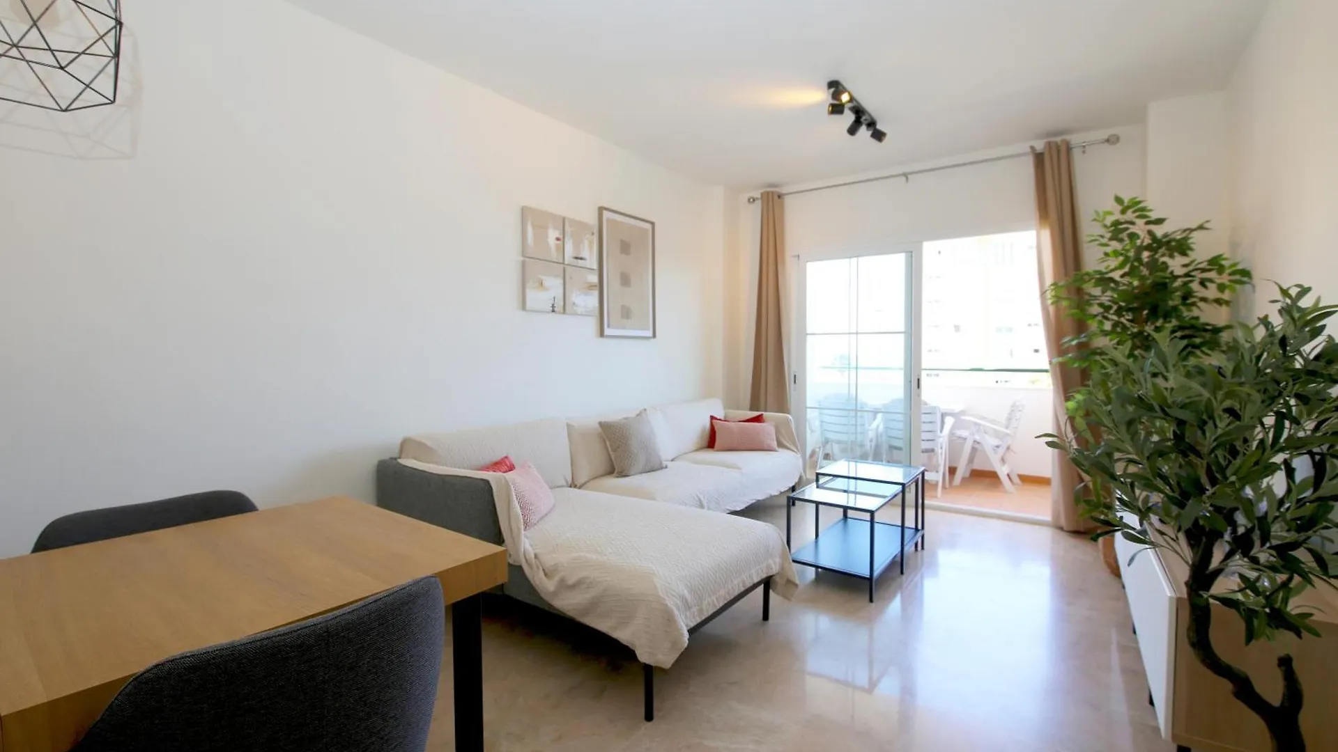 Estepona Port Apartment Sunny
