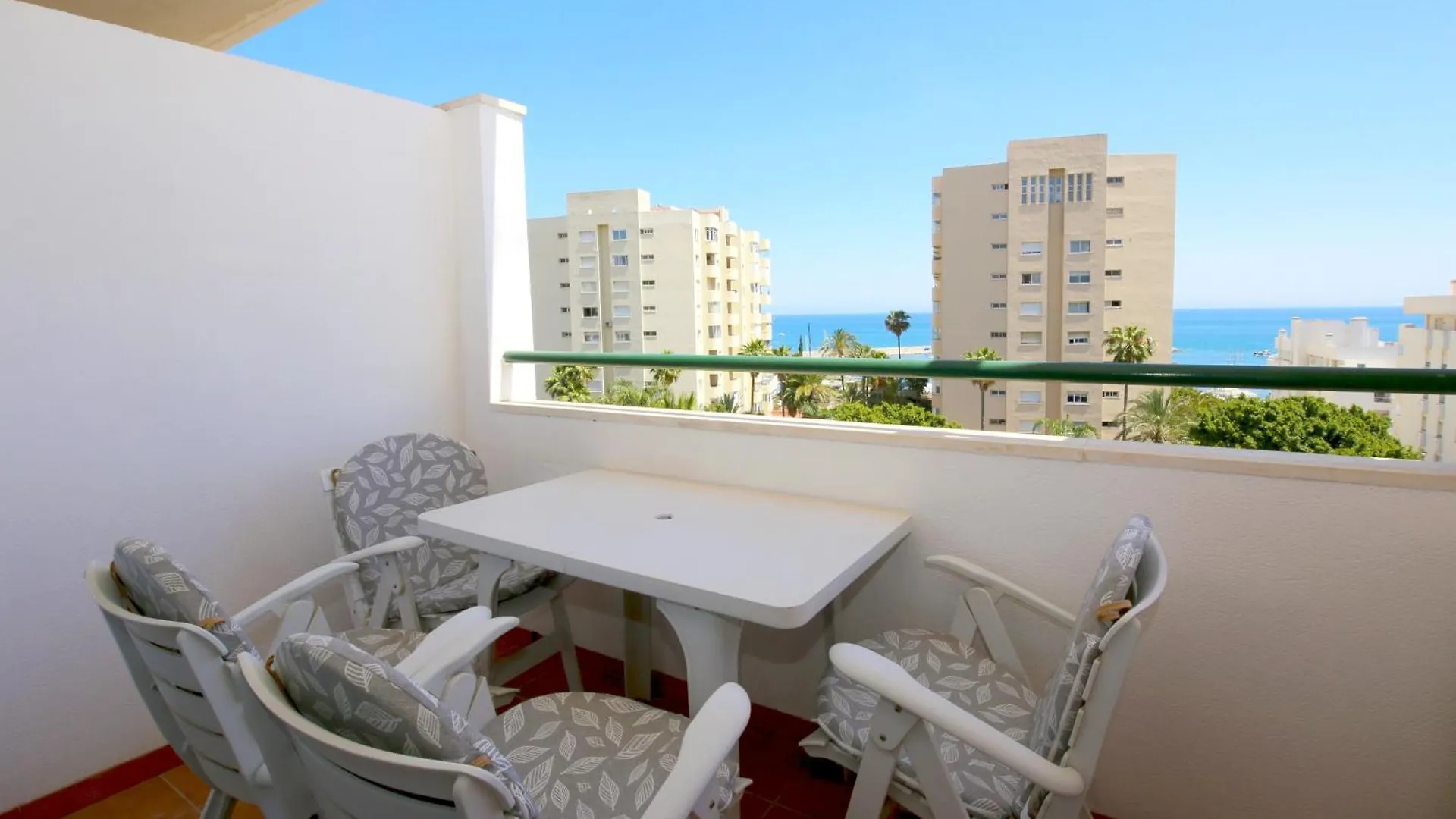 Estepona Port Apartment Sunny