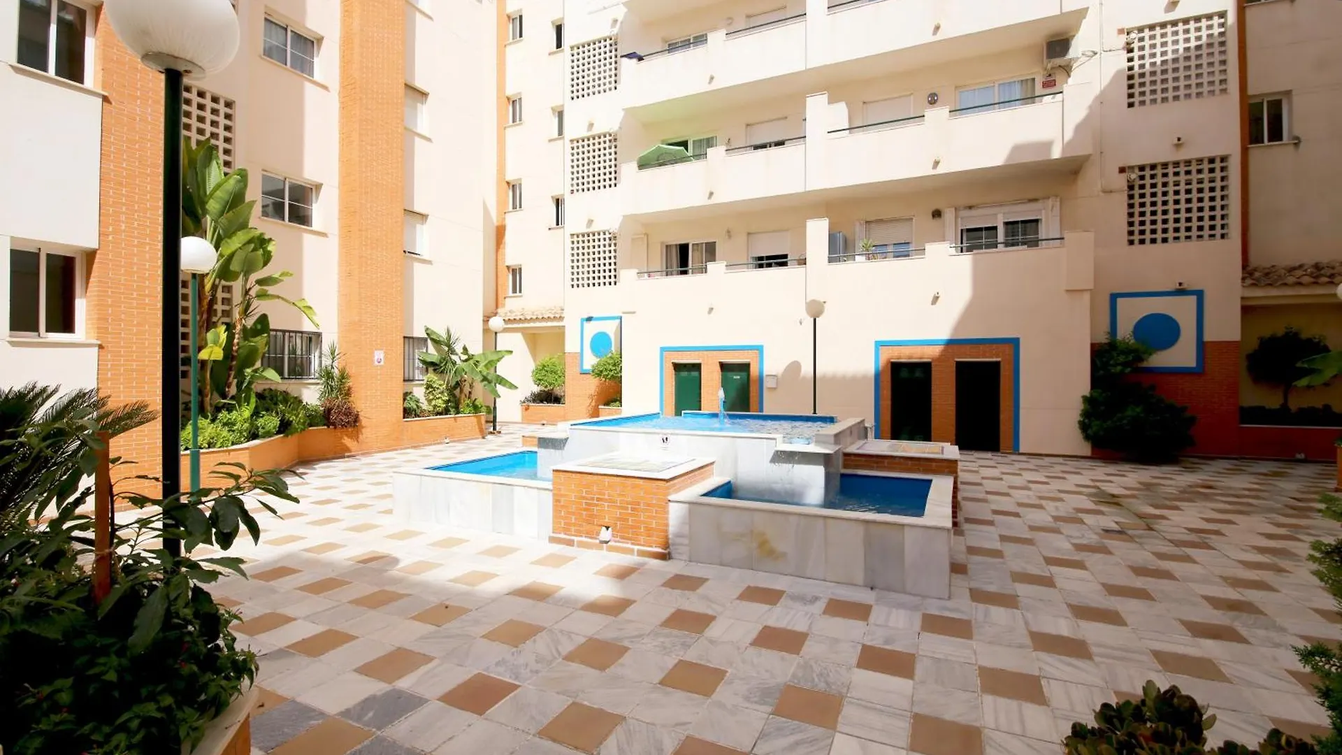 Estepona Port Apartment Sunny