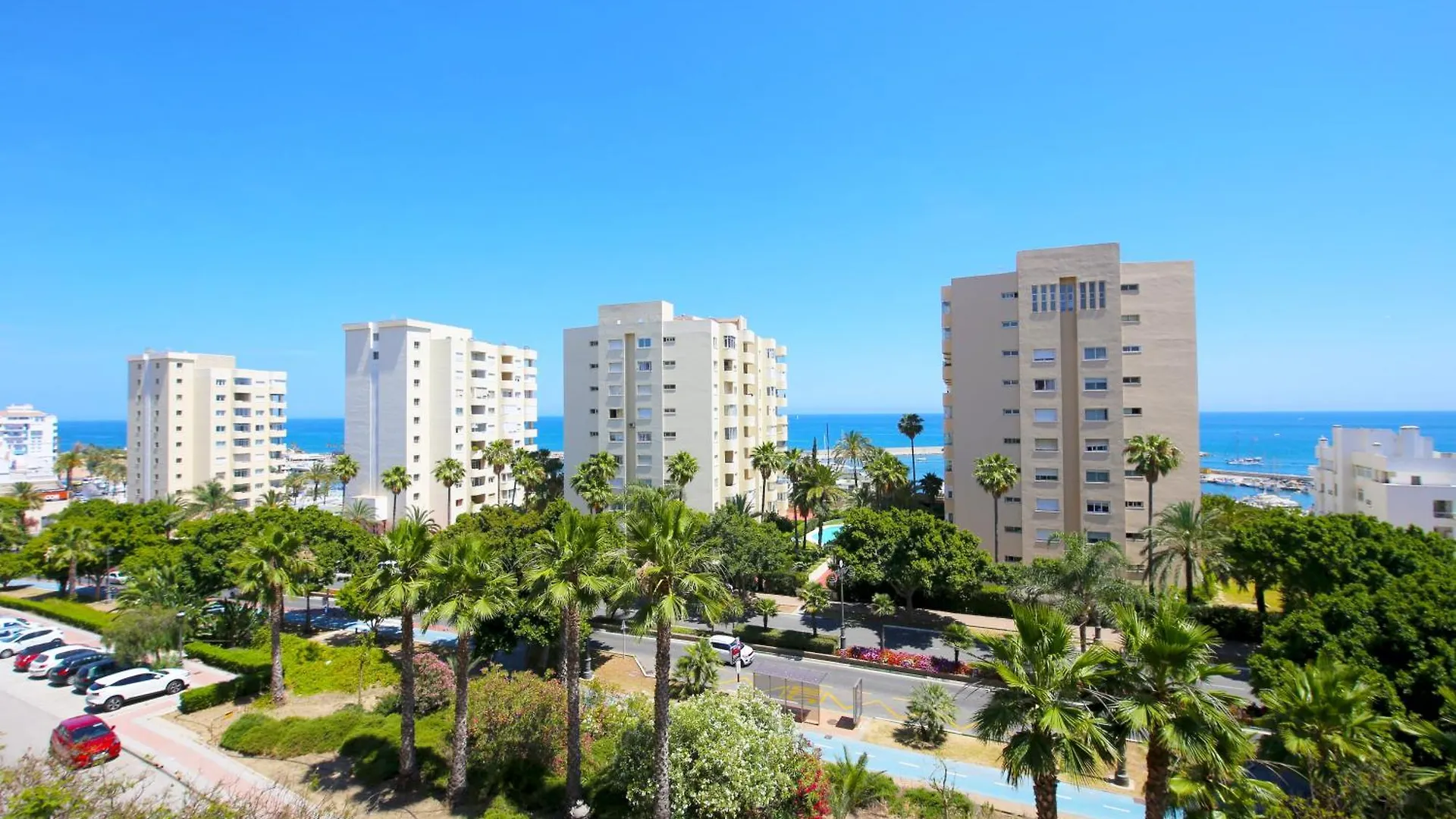 Estepona Port Apartment Sunny